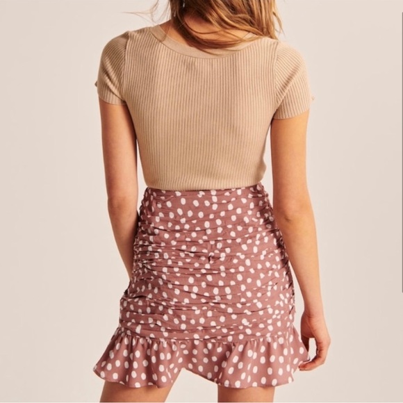 Abercrombie & Fitch Pink/Tam Polkadot mini skirt with Ruffles - Picture 3 of 4